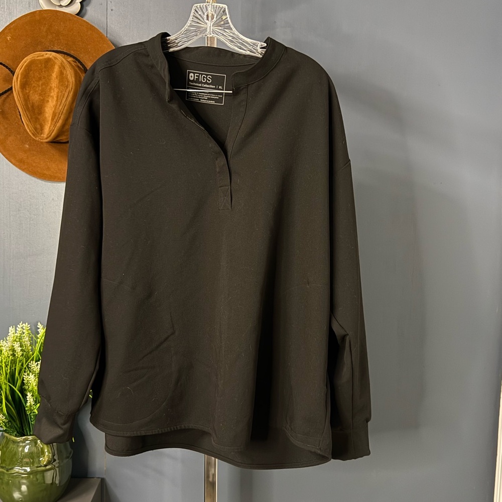 FIGS Woman’s Black Long Sleeve Scrub Top  Preloved Size:XL